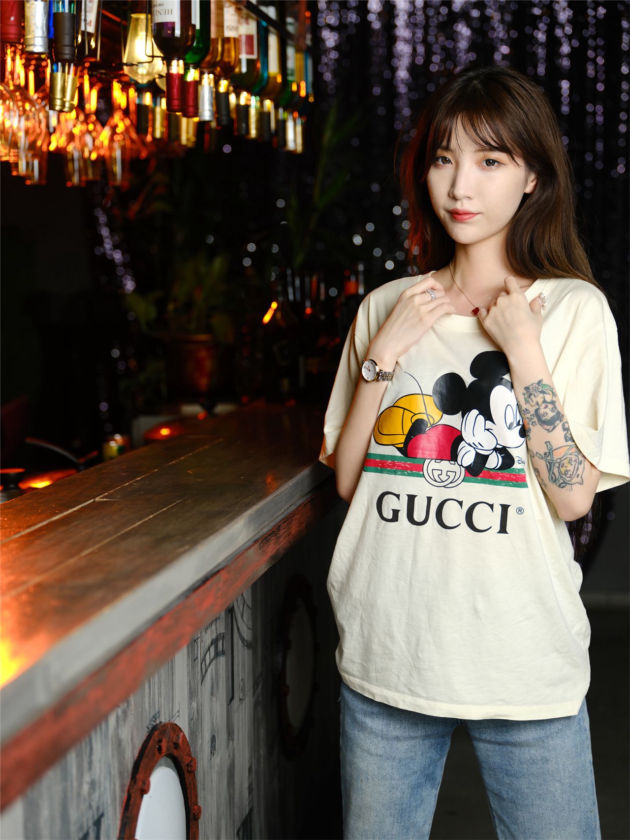 This is the first time Bai Xuejiafei's previously unreleased denim T-shirt has been shown.