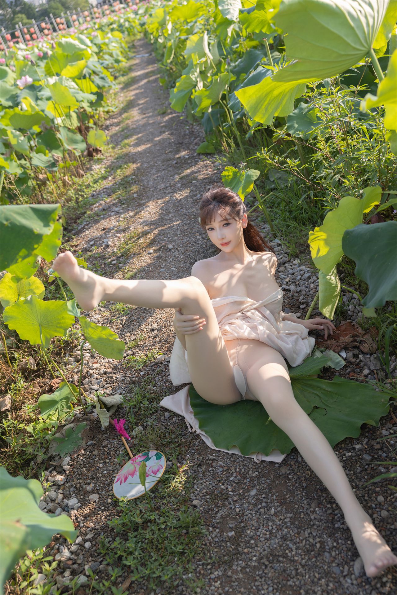 Xiuren Lu Xuanxuan Lotus Flower Watermark-Free
