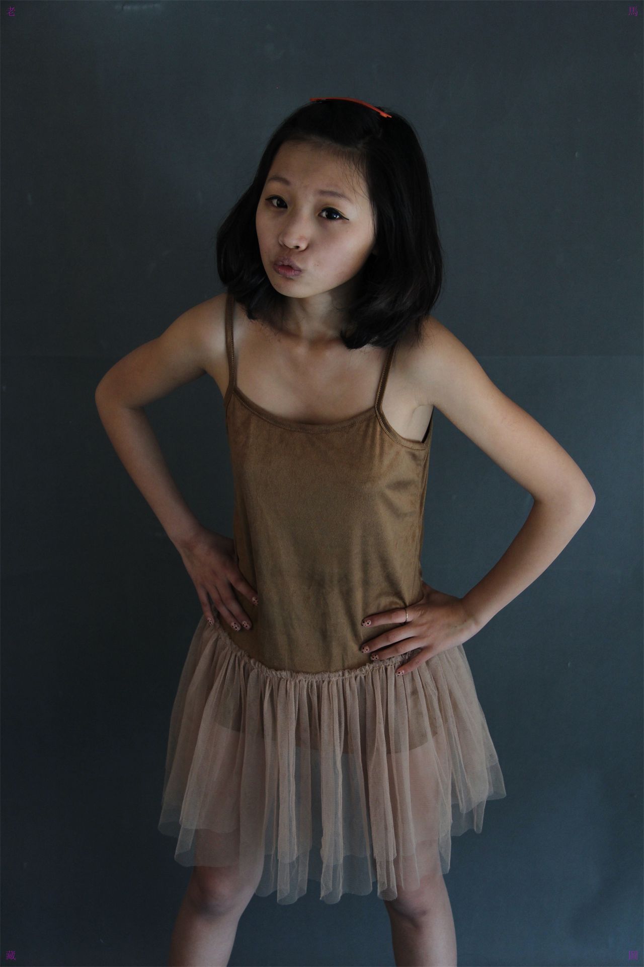 Chinese model releases 8 private nude photo shoots.