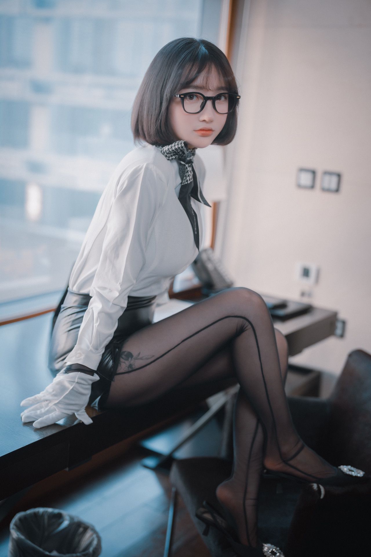 Son Yeeun Naughty Supervisor Set.01