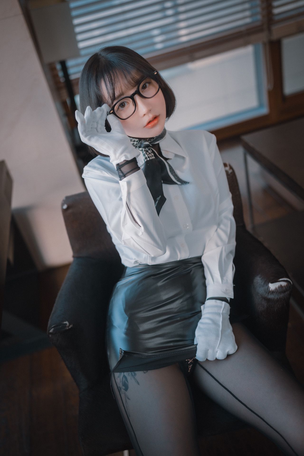 Son Yeeun Naughty Supervisor Set.01