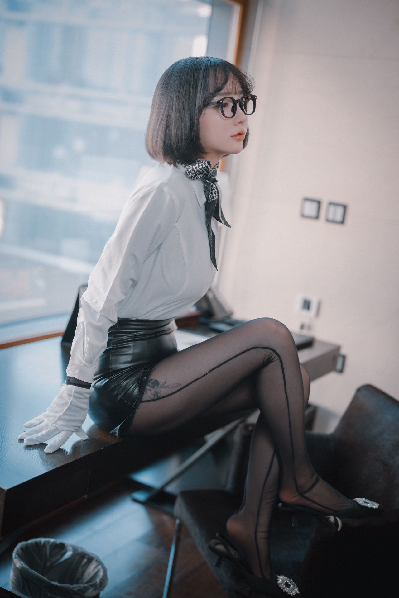Son Yeeun Naughty Supervisor Set.01